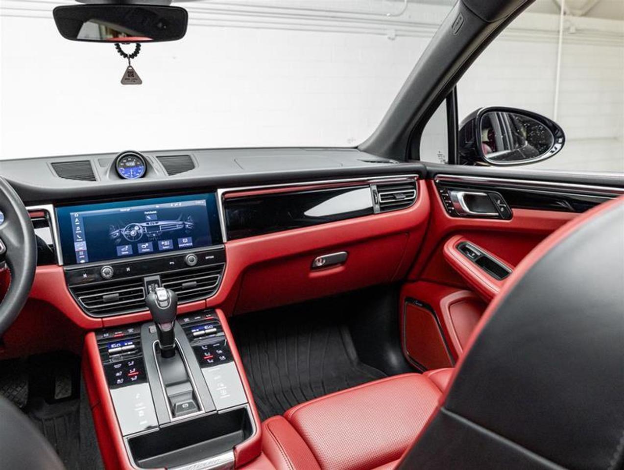 2024 Porsche Macan  Photo