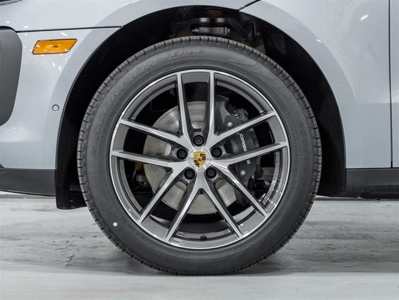 2026 Porsche Macan  Photo3