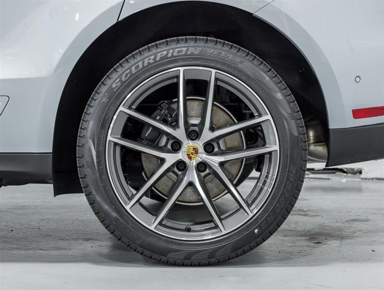 2026 Porsche Macan  Photo4