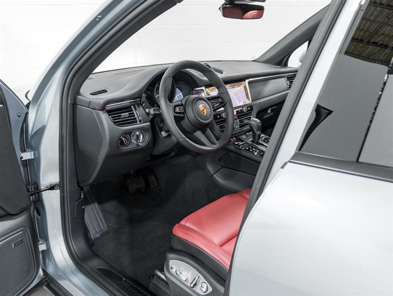 2026 Porsche Macan  Photo