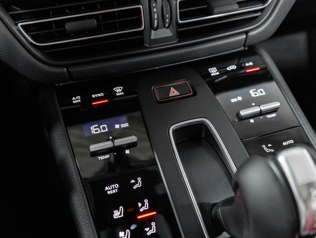 2026 Porsche Macan  Photo