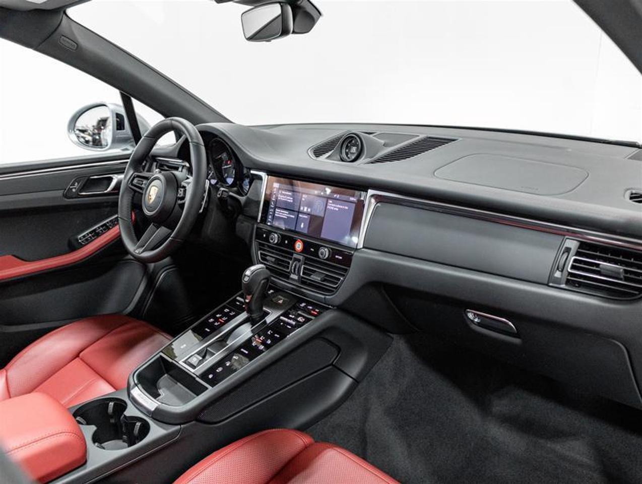 2026 Porsche Macan  Photo