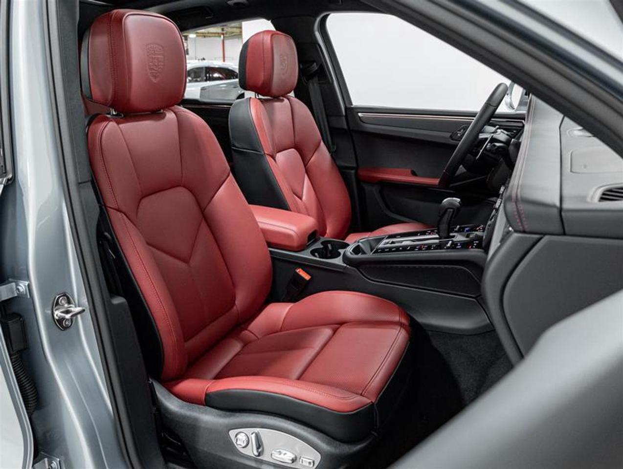 2026 Porsche Macan  Photo