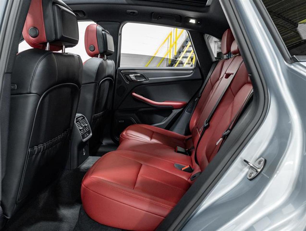 2026 Porsche Macan  Photo