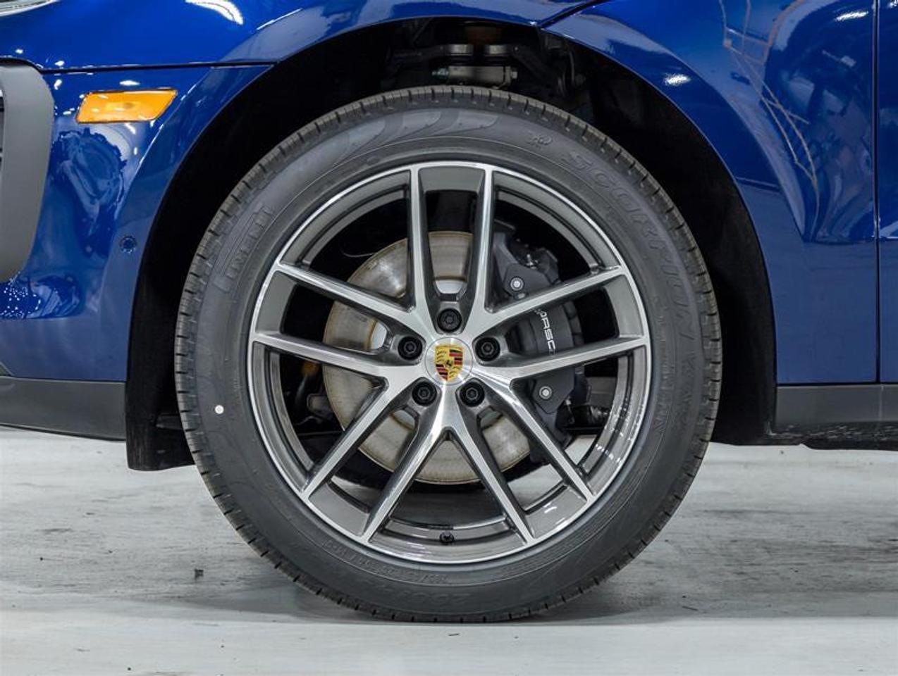 2026 Porsche Macan  Photo3