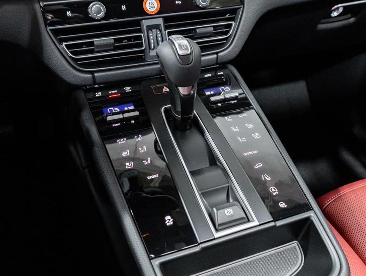 2026 Porsche Macan  Photo