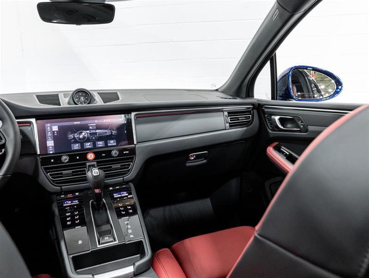 2026 Porsche Macan  Photo