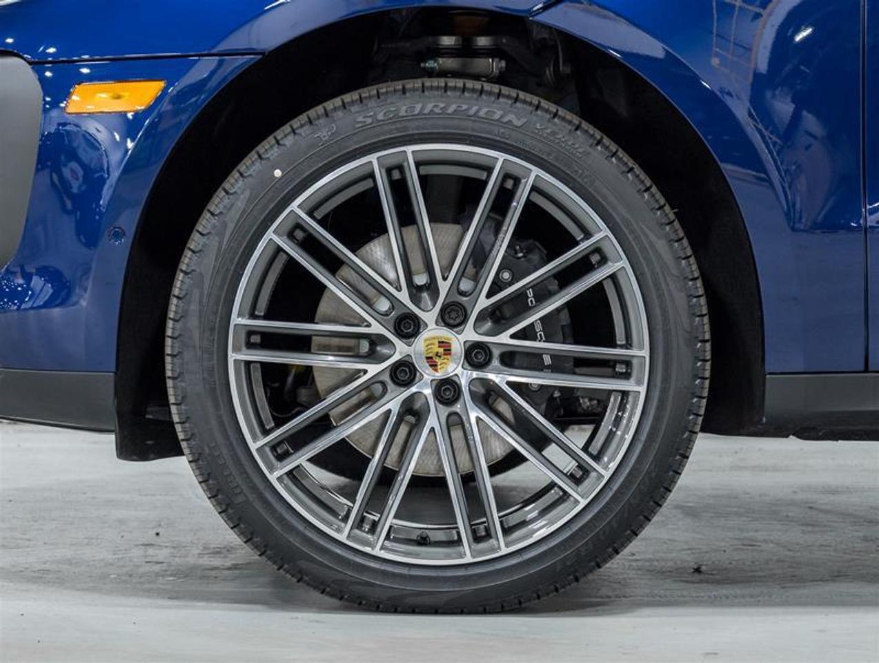 2026 Porsche Macan  Photo4