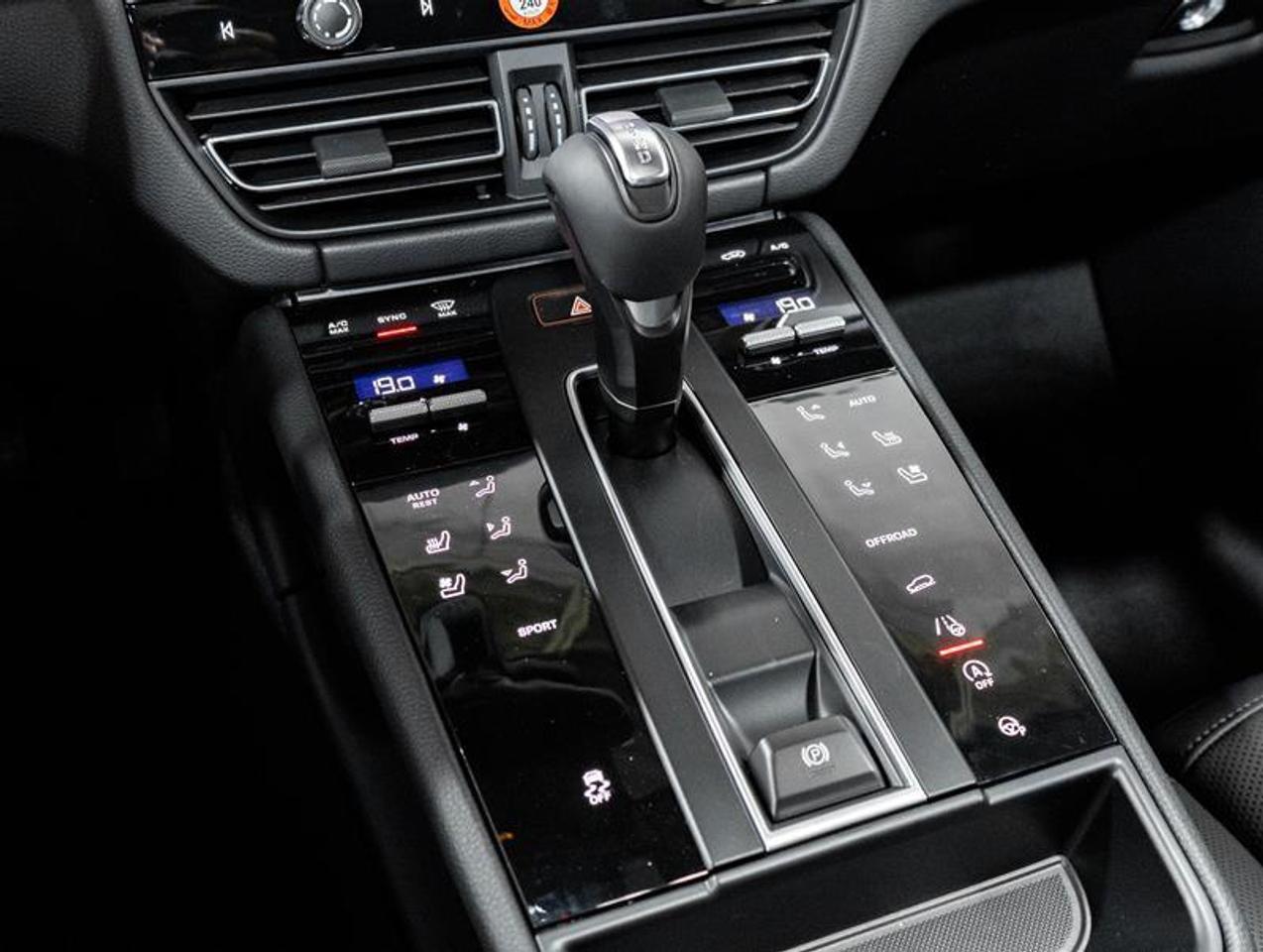 2026 Porsche Macan  Photo