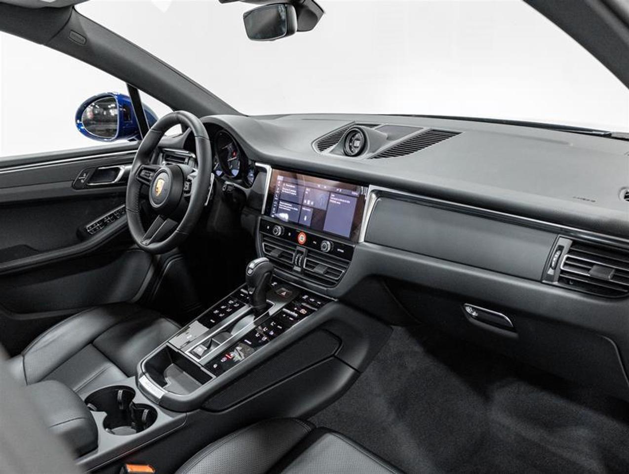 2026 Porsche Macan  Photo