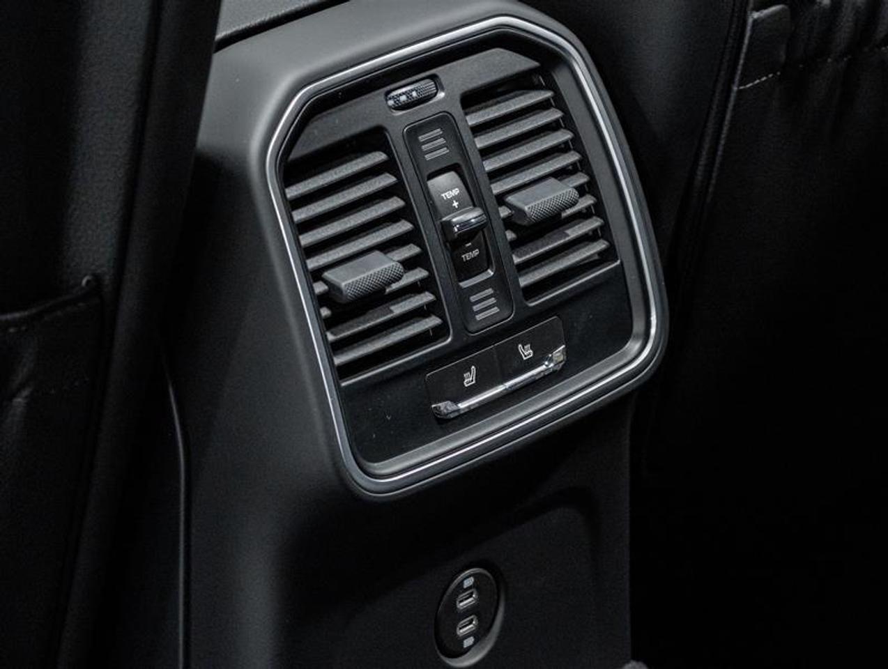 2026 Porsche Macan  Photo