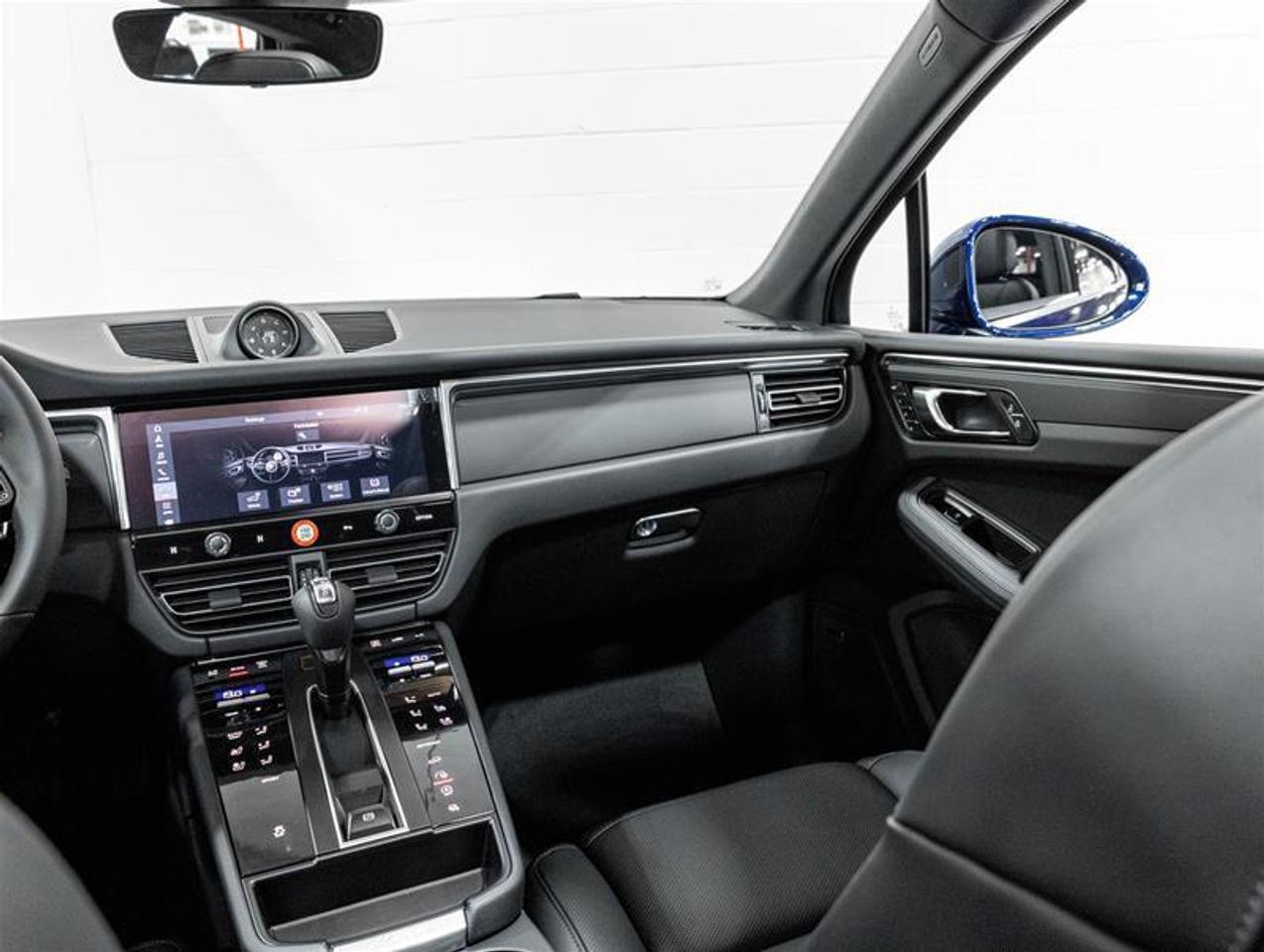 2026 Porsche Macan  Photo