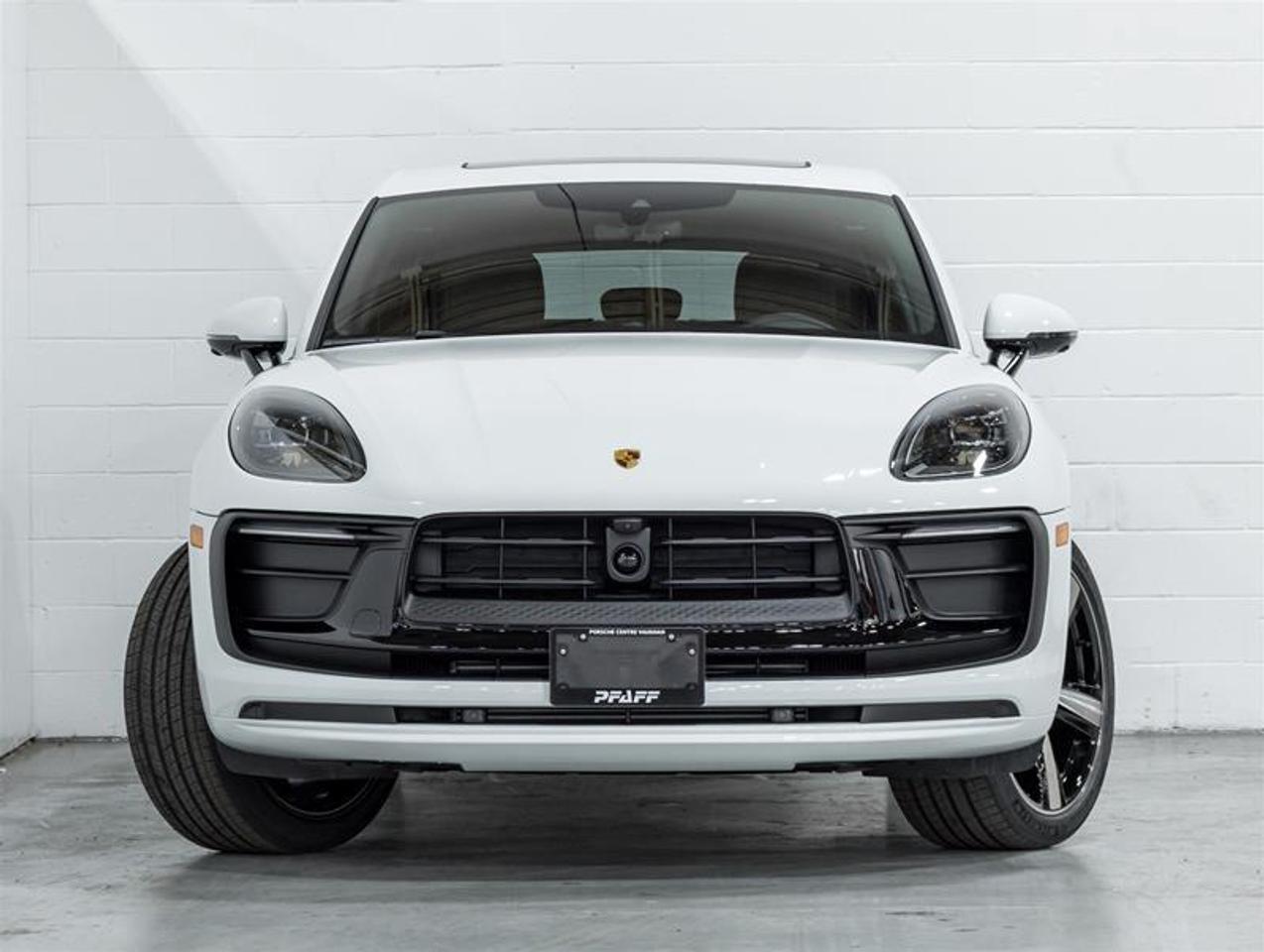2026 Porsche Macan  Photo
