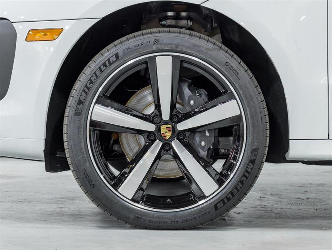 2026 Porsche Macan  Photo