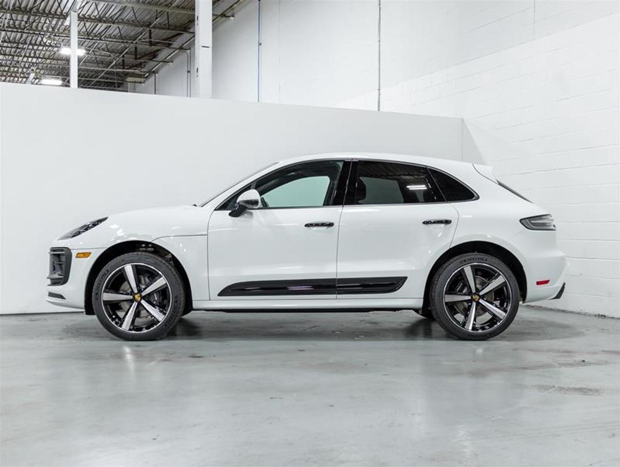 2026 Porsche Macan  Photo