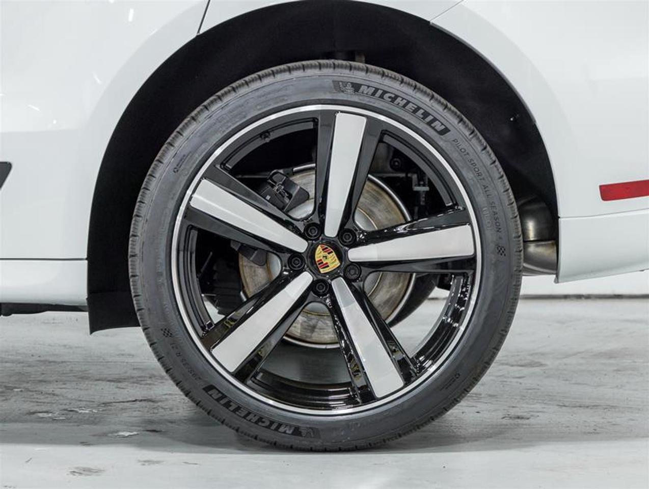 2026 Porsche Macan  Photo