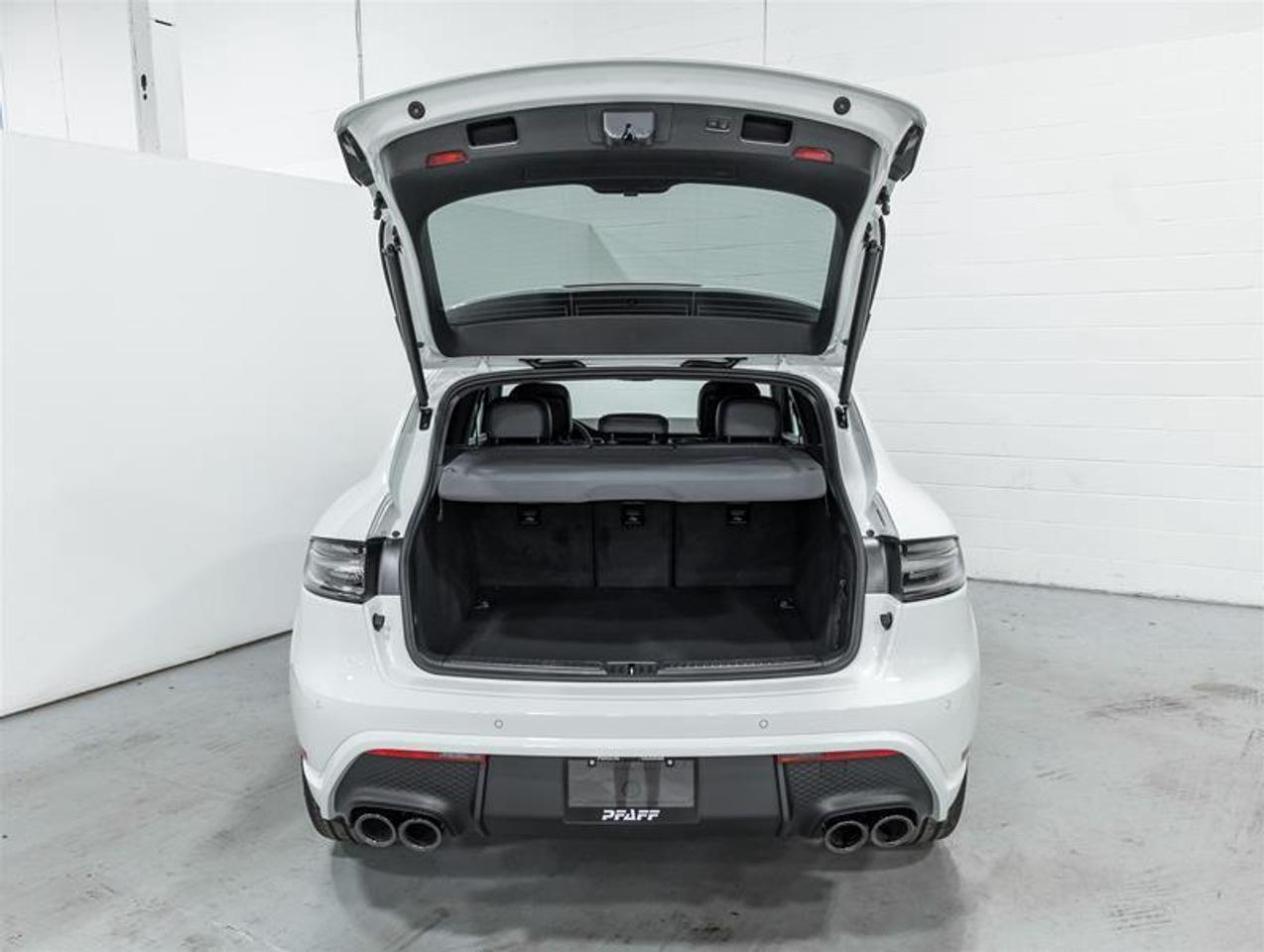 2026 Porsche Macan  Photo