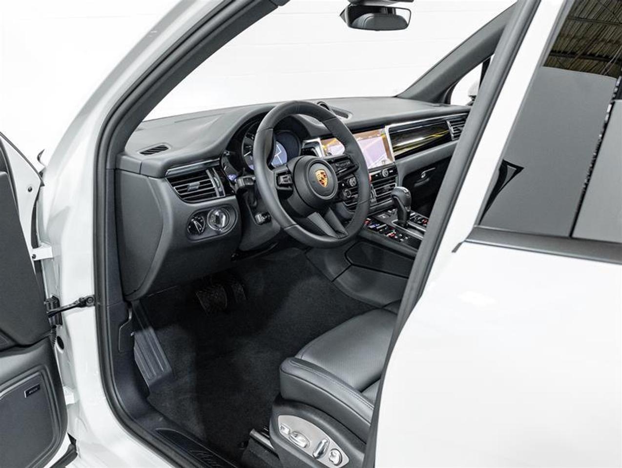 2026 Porsche Macan  Photo