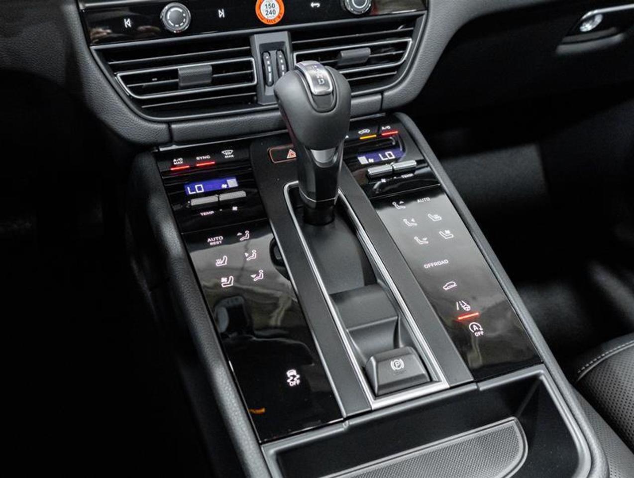 2026 Porsche Macan  Photo