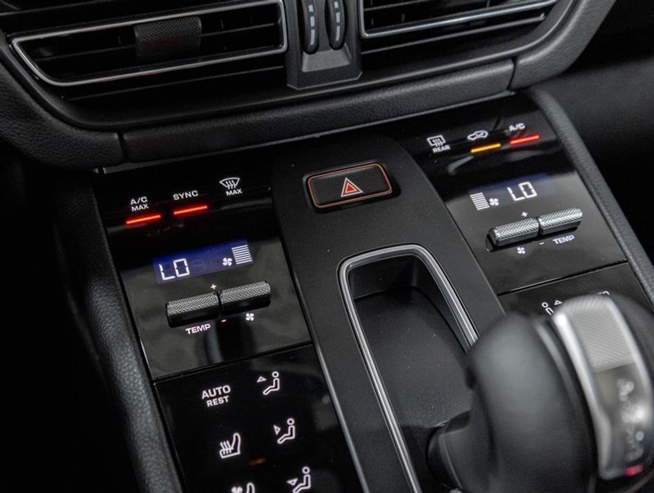 2026 Porsche Macan  Photo