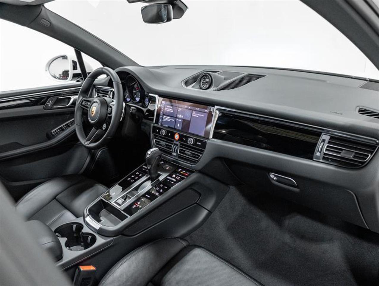 2026 Porsche Macan  Photo