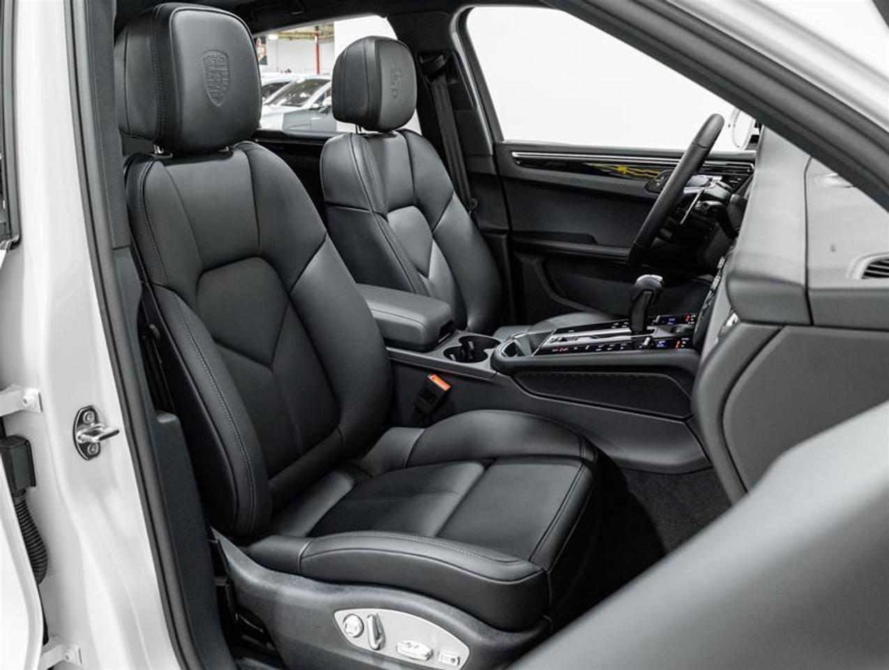 2026 Porsche Macan  Photo