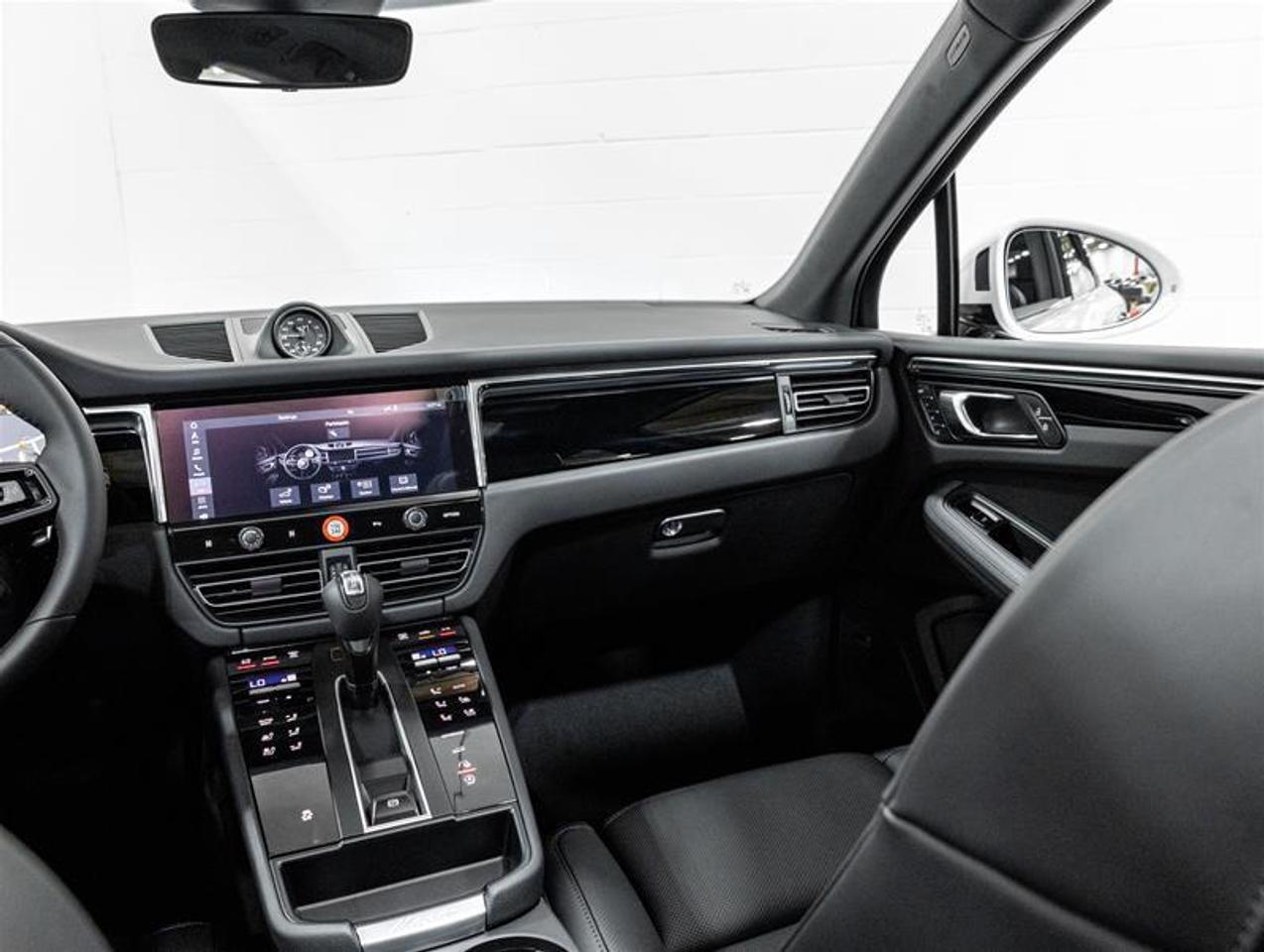 2026 Porsche Macan  Photo