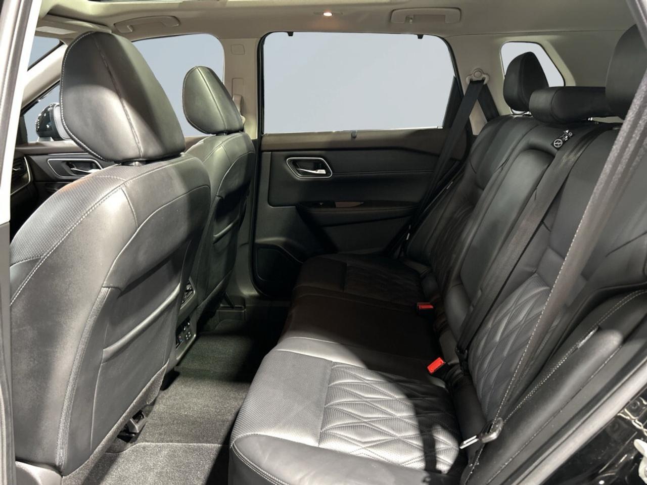 2021 Nissan Rogue Platinum AWD / Drive Assist / NAV / Sunroof / Leat Photo