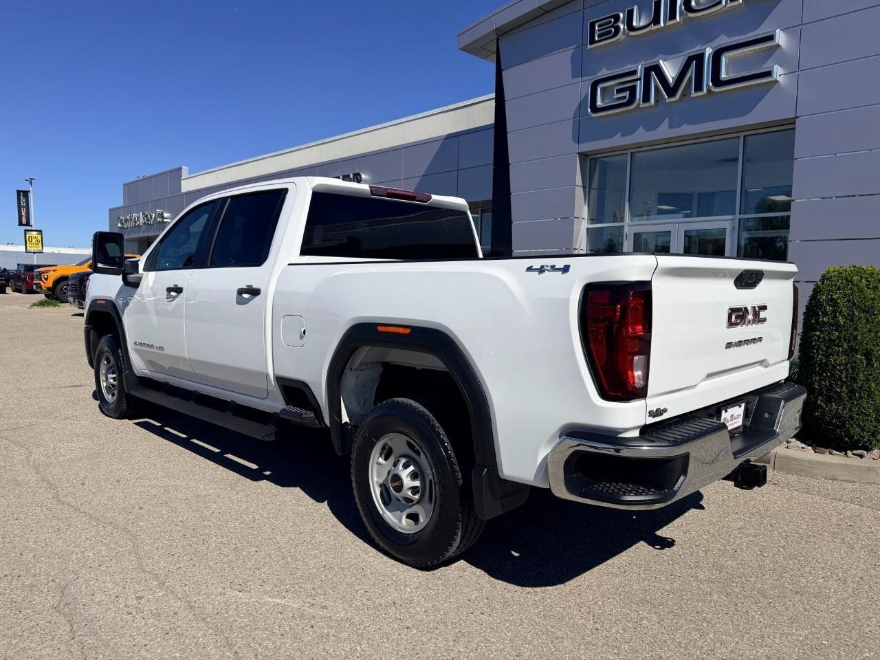 2024 GMC SIERRA 2500HD 4WD Crew Cab 159  Pro Photo