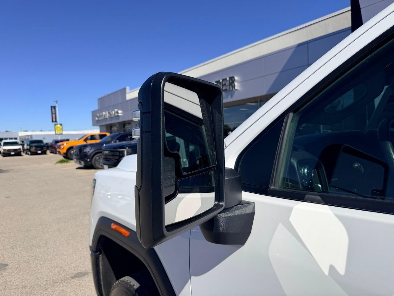 2024 GMC SIERRA 2500HD 4WD Crew Cab 159  Pro Photo