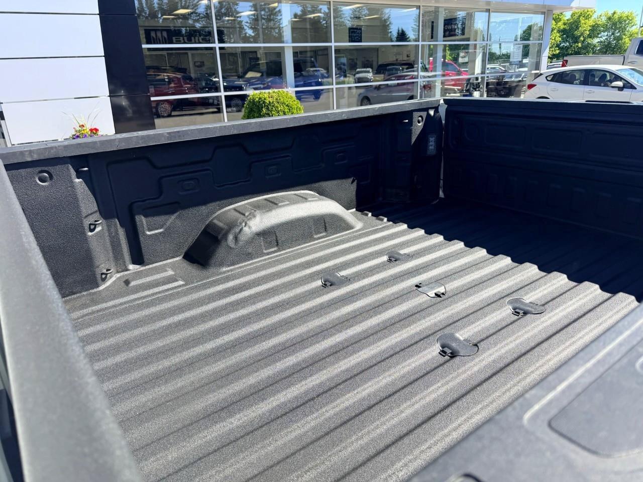 2024 GMC SIERRA 2500HD 4WD Crew Cab 159  Pro Photo