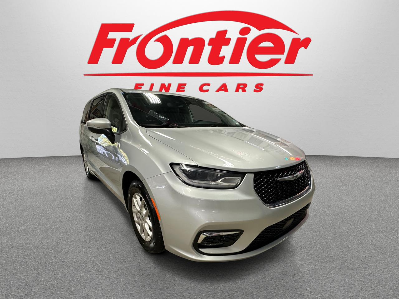 2023 Chrysler Pacifica TOURING L | CLEAN CARFAX | 7 PASSENGER | LEATHER | Photo2