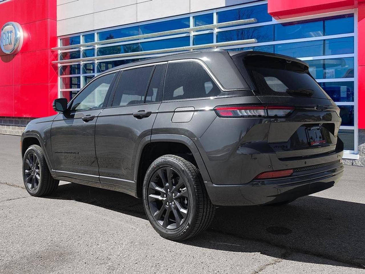 2026 Jeep Grand Cherokee Limited Reserve|HEADS UPDISPLAY|NIGHT VISION|TRAILER TOW GROUP|aLL WEATHER FLOOR MATS Photo2