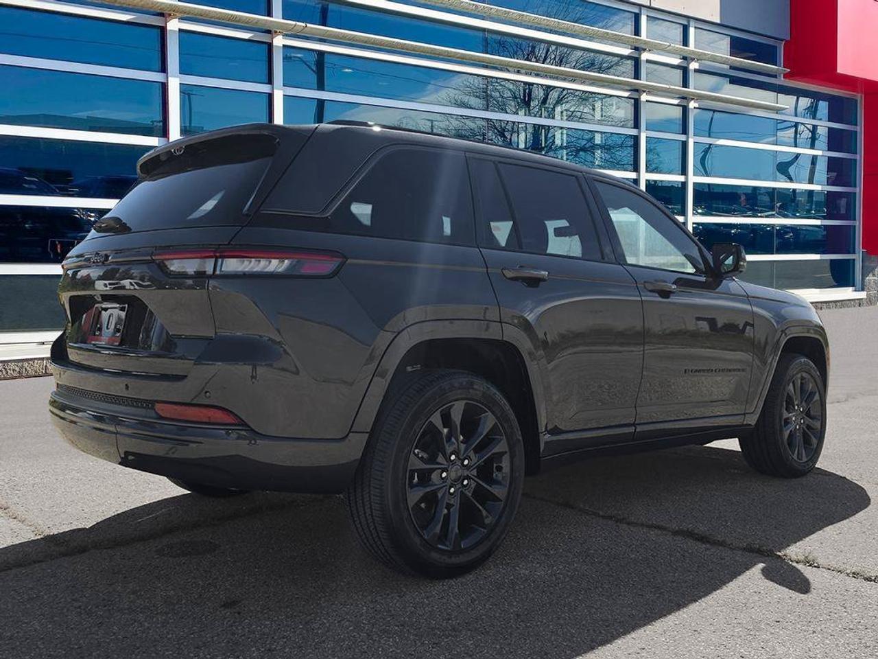 2026 Jeep Grand Cherokee Limited Reserve|HEADS UPDISPLAY|NIGHT VISION|TRAILER TOW GROUP|aLL WEATHER FLOOR MATS Photo