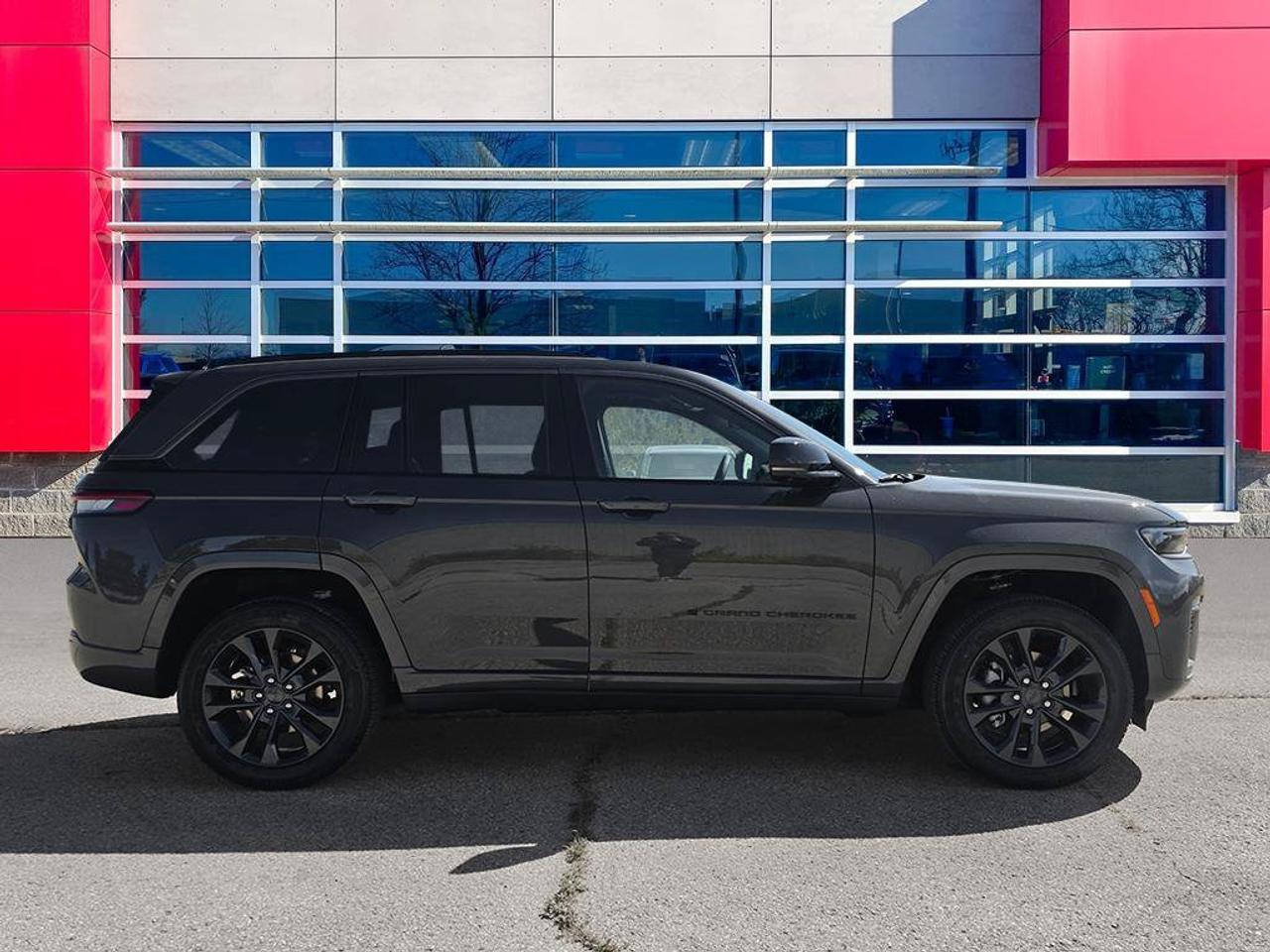 2026 Jeep Grand Cherokee Limited Reserve|HEADS UPDISPLAY|NIGHT VISION|TRAILER TOW GROUP|aLL WEATHER FLOOR MATS Photo