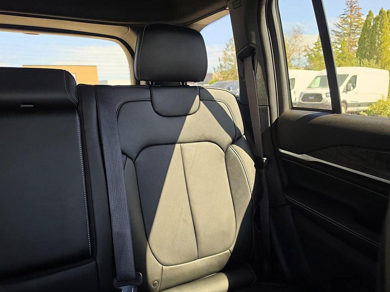 2026 Jeep Grand Cherokee Limited Reserve|HEADS UPDISPLAY|NIGHT VISION|TRAILER TOW GROUP|aLL WEATHER FLOOR MATS Photo