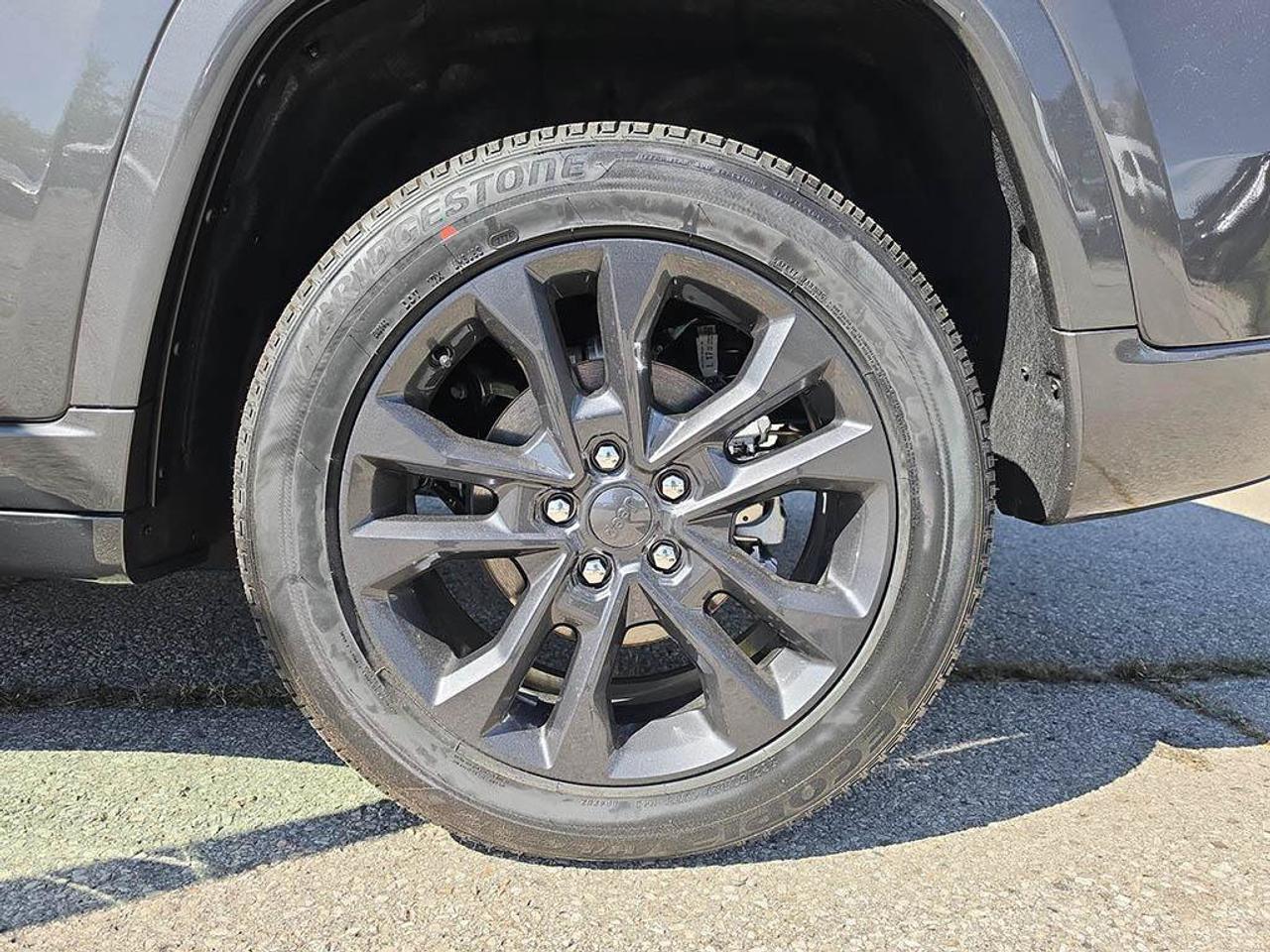 2026 Jeep Grand Cherokee Limited Reserve|HEADS UPDISPLAY|NIGHT VISION|TRAILER TOW GROUP|aLL WEATHER FLOOR MATS Photo