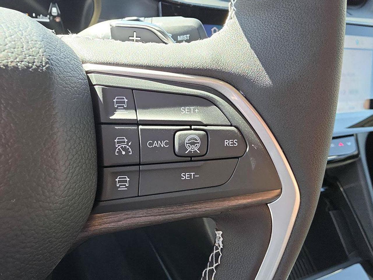 2026 Jeep Grand Cherokee Limited Reserve|HEADS UPDISPLAY|NIGHT VISION|TRAILER TOW GROUP|aLL WEATHER FLOOR MATS Photo