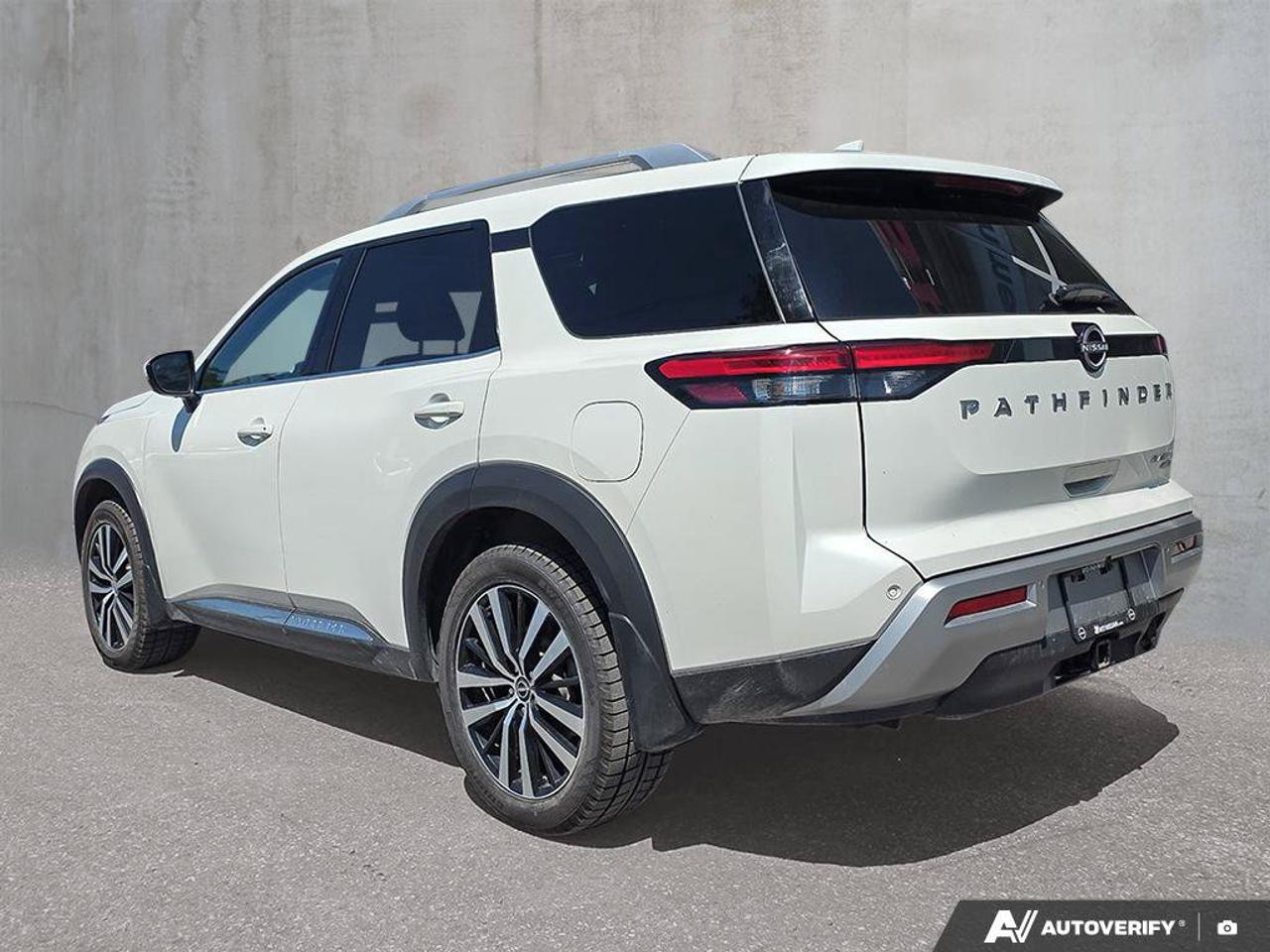 2024 Nissan Pathfinder Platinum | 3RD ROW | 7 PASSENGER | Apple Car Play | Photo
