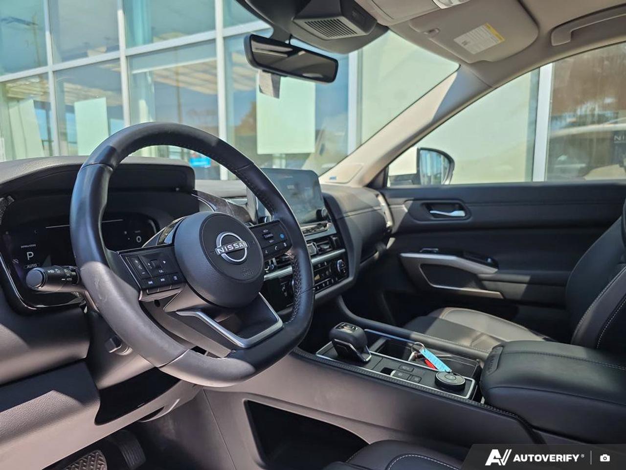 2024 Nissan Pathfinder Platinum | 3RD ROW | 7 PASSENGER | Apple Car Play | Photo