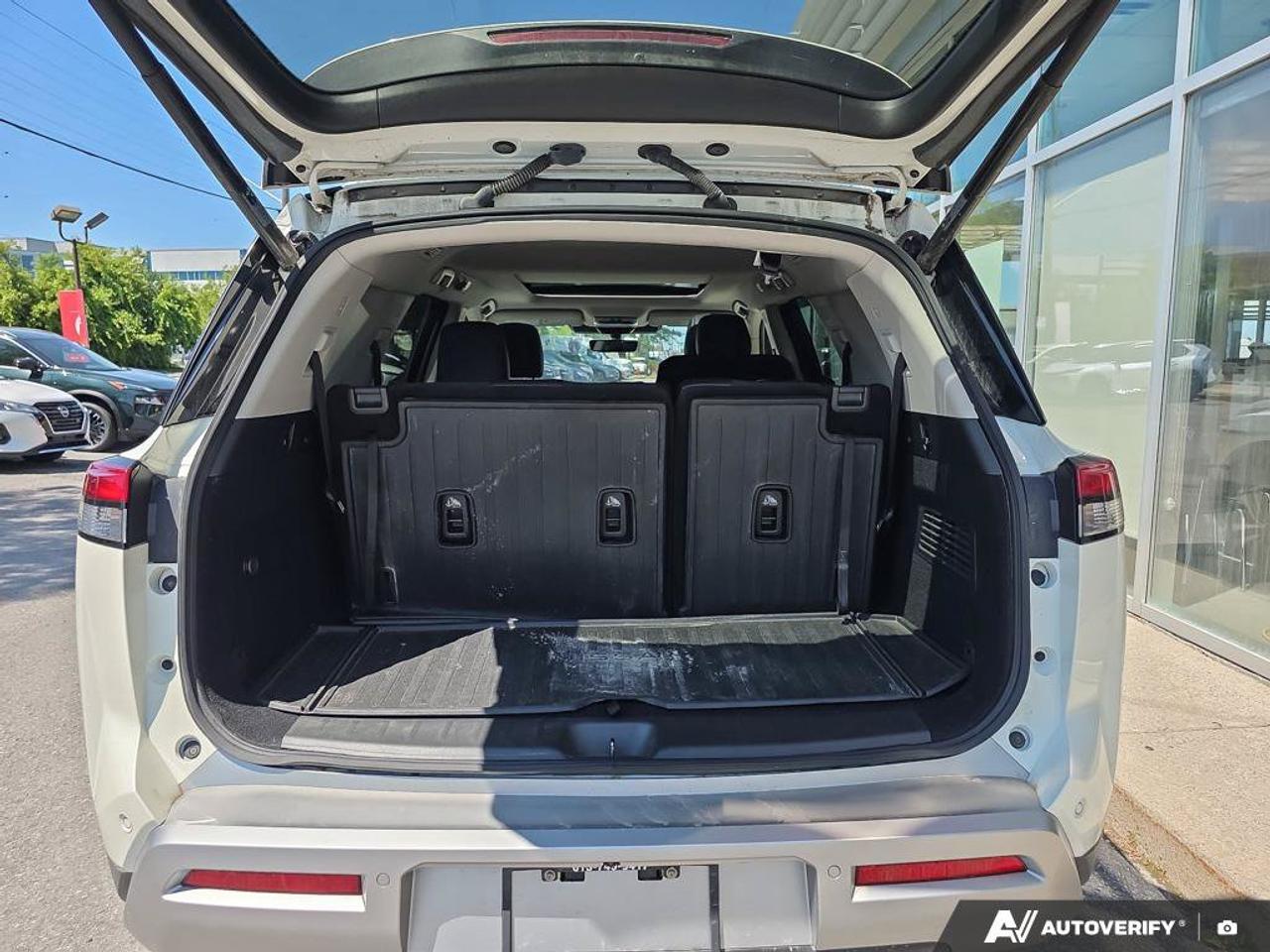 2024 Nissan Pathfinder Platinum | 3RD ROW | 7 PASSENGER | Apple Car Play | Photo