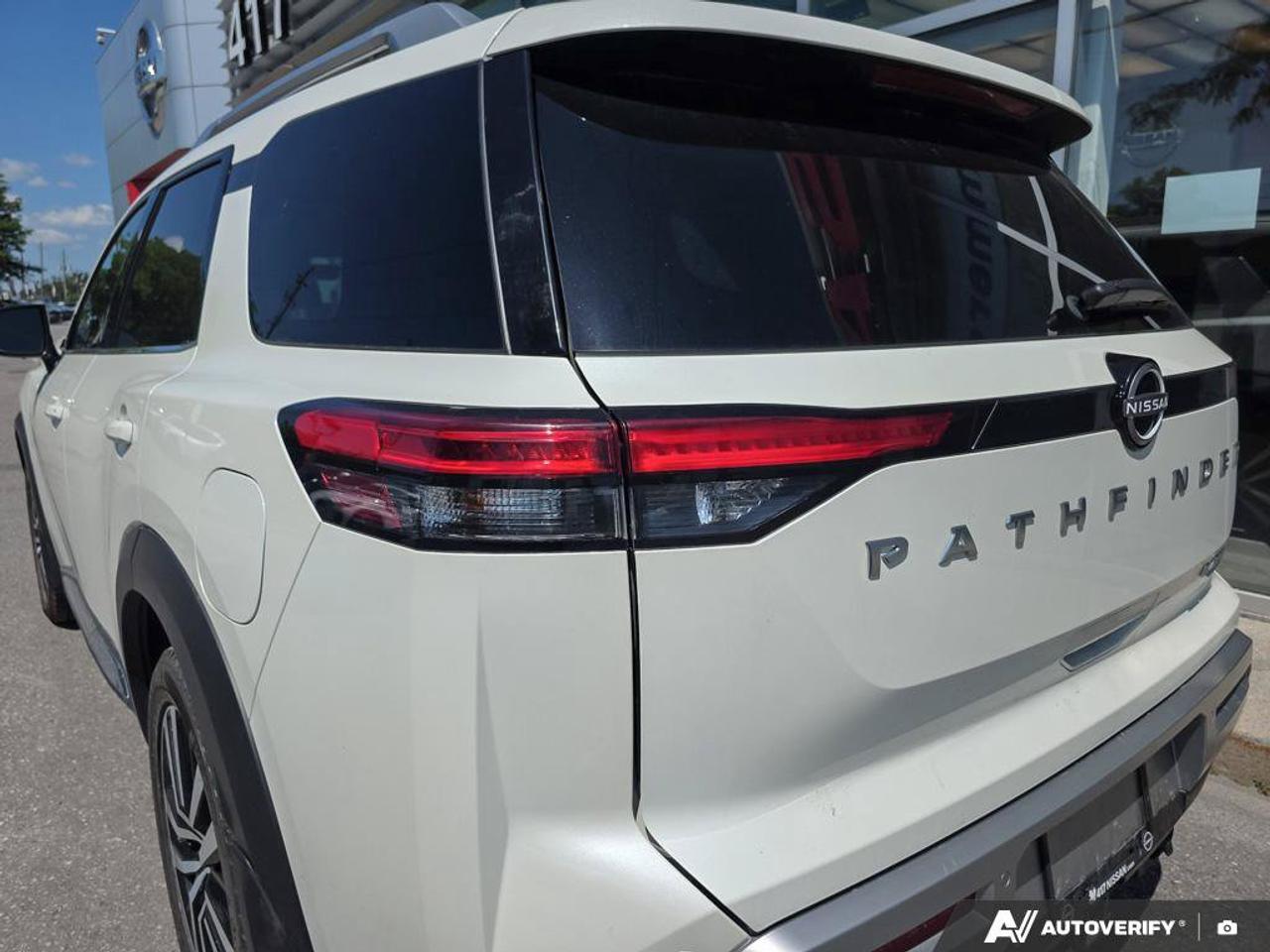 2024 Nissan Pathfinder Platinum | 3RD ROW | 7 PASSENGER | Apple Car Play | Photo