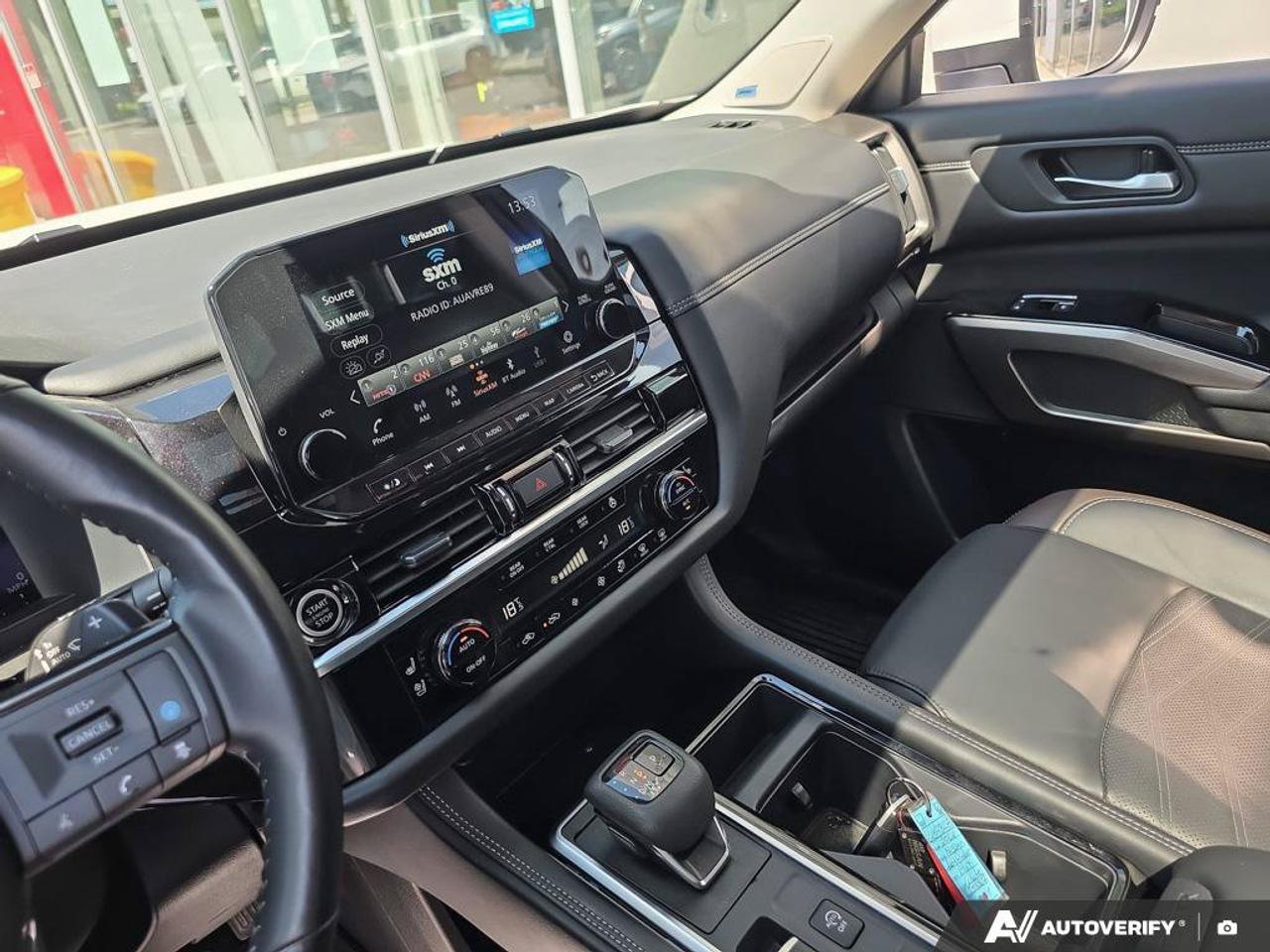 2024 Nissan Pathfinder Platinum | 3RD ROW | 7 PASSENGER | Apple Car Play | Photo