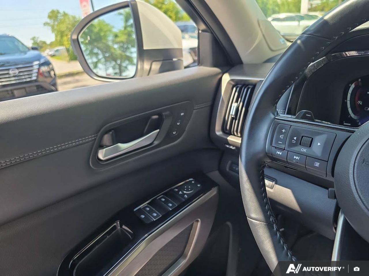 2024 Nissan Pathfinder Platinum | 3RD ROW | 7 PASSENGER | Apple Car Play | Photo