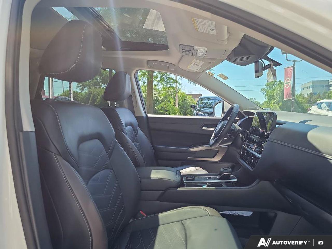 2024 Nissan Pathfinder Platinum | 3RD ROW | 7 PASSENGER | Apple Car Play | Photo