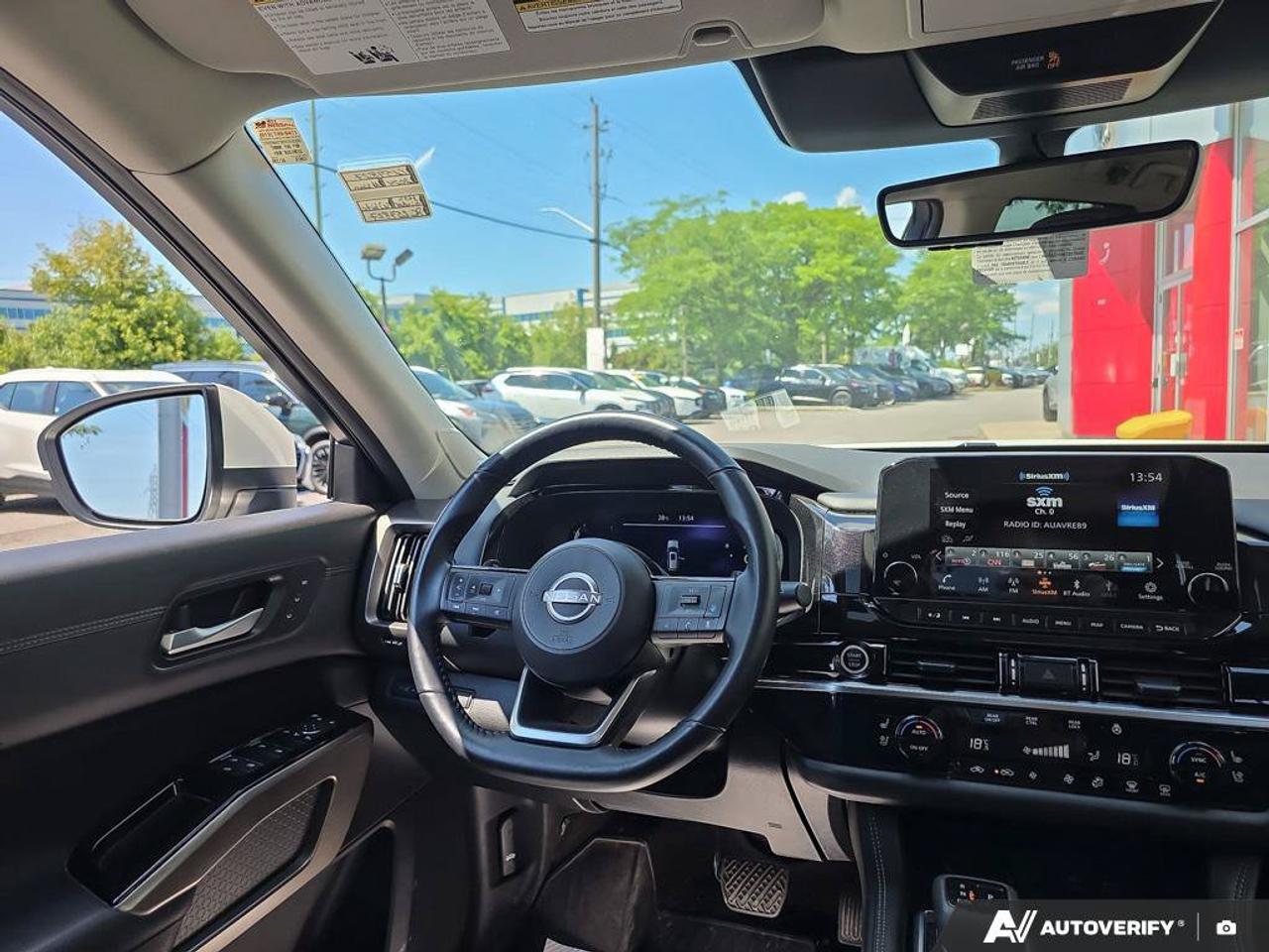 2024 Nissan Pathfinder Platinum | 3RD ROW | 7 PASSENGER | Apple Car Play | Photo