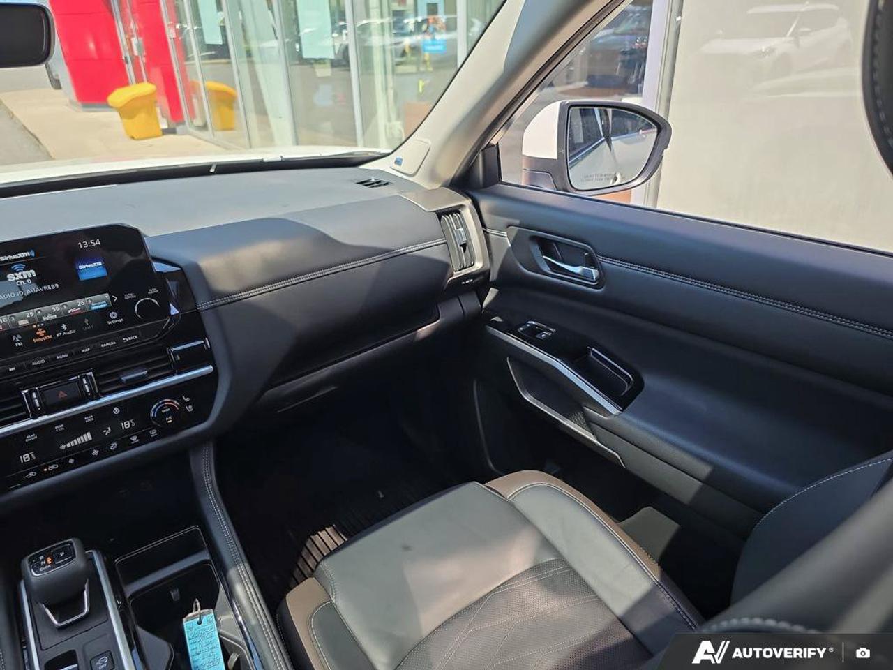 2024 Nissan Pathfinder Platinum | 3RD ROW | 7 PASSENGER | Apple Car Play | Photo