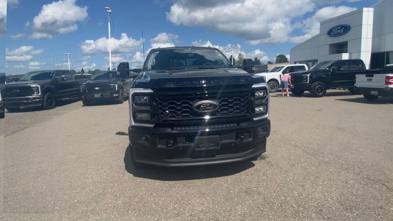 2026 Ford SUPER DUTY F-250 SRW LARIAT Photo