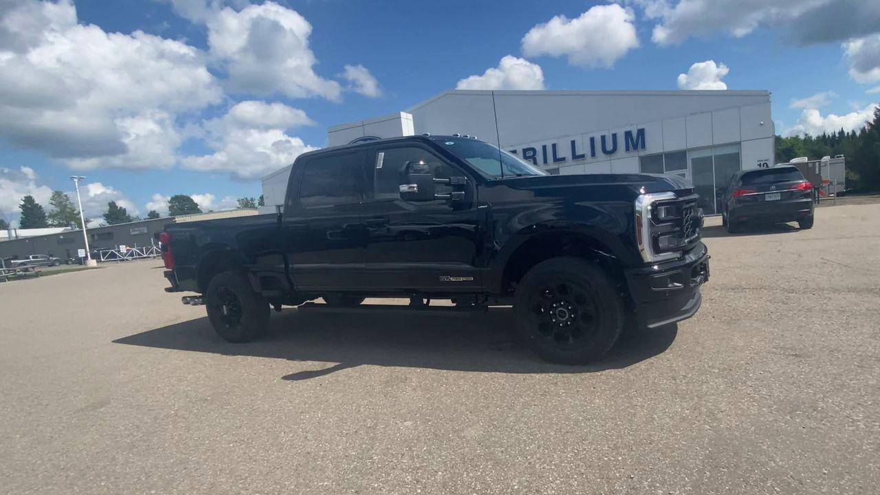 2026 Ford SUPER DUTY F-250 SRW LARIAT Photo1