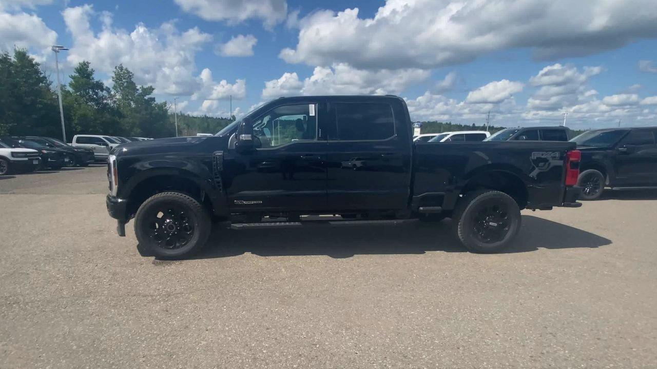 2026 Ford SUPER DUTY F-250 SRW LARIAT Photo4
